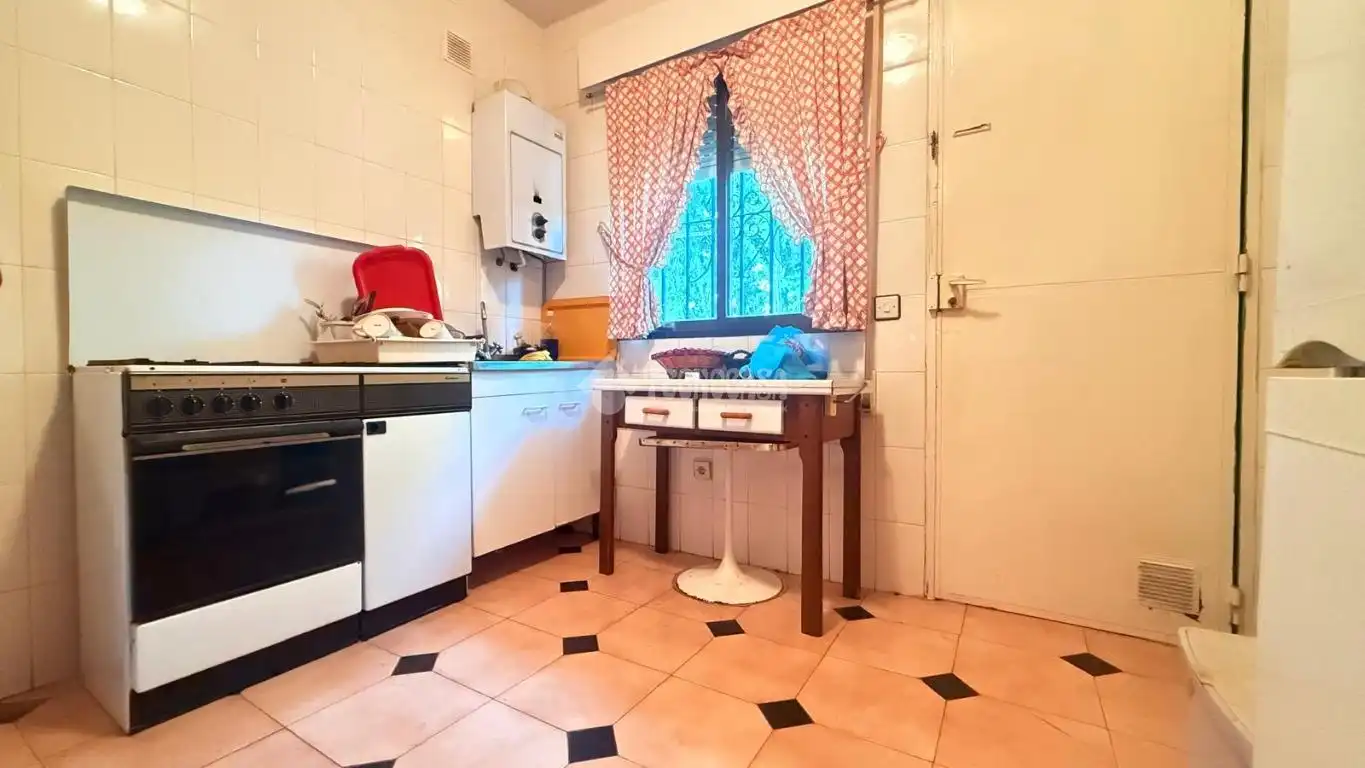Cocina de Casa adosada en venta en Camarena con Calefacción, Trastero y Piscina comunitaria