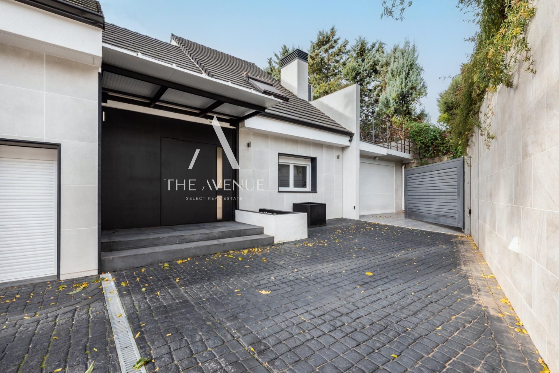 Vista exterior de Casa o xalet en venda en La Moraleja amb Aire condicionat, Calefacció i Jardí privat