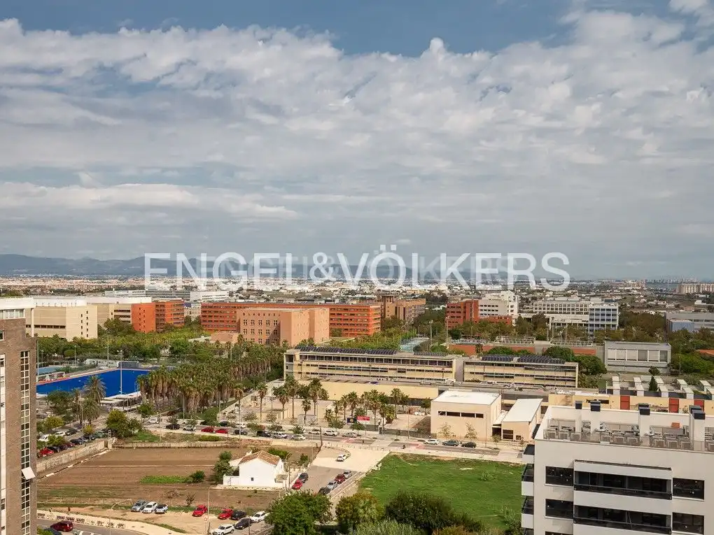 Außenansicht von Wohnung zur Miete in Valencia mit Klimaanlage, Heizung und Parkett