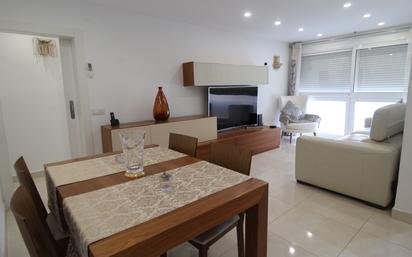 Living room of Flat for sale in  Barcelona Capital  with Air Conditioner, Oven and Microwave