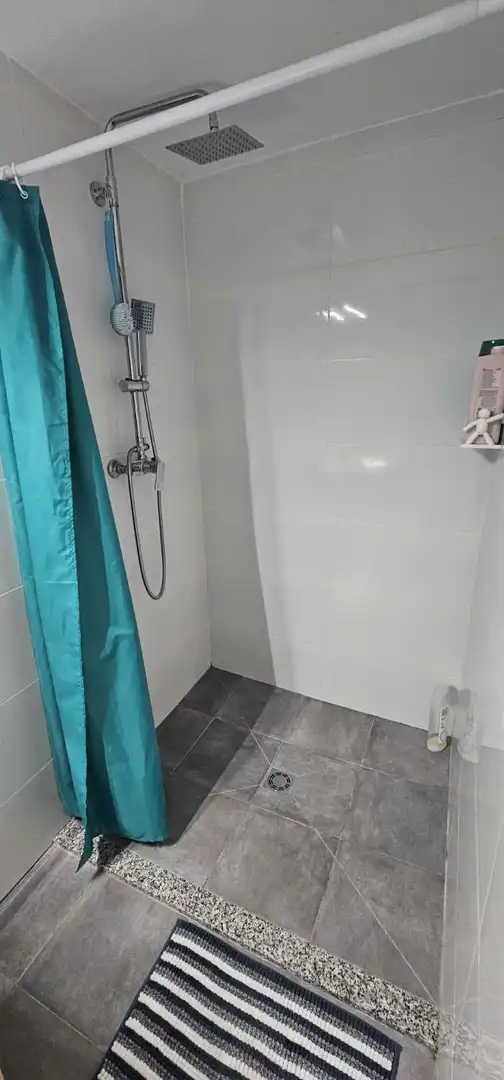 Bany de Apartament en venda en Fuengirola amb Aire condicionat, Calefacció i Moblat