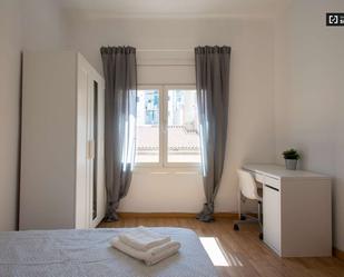 Bedroom of Apartment to share in  Barcelona Capital  with Air Conditioner and Terrace