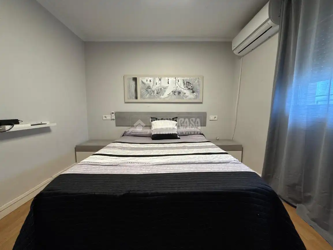 Bedroom of Flat for sale in Sevilla  with Air Conditioner