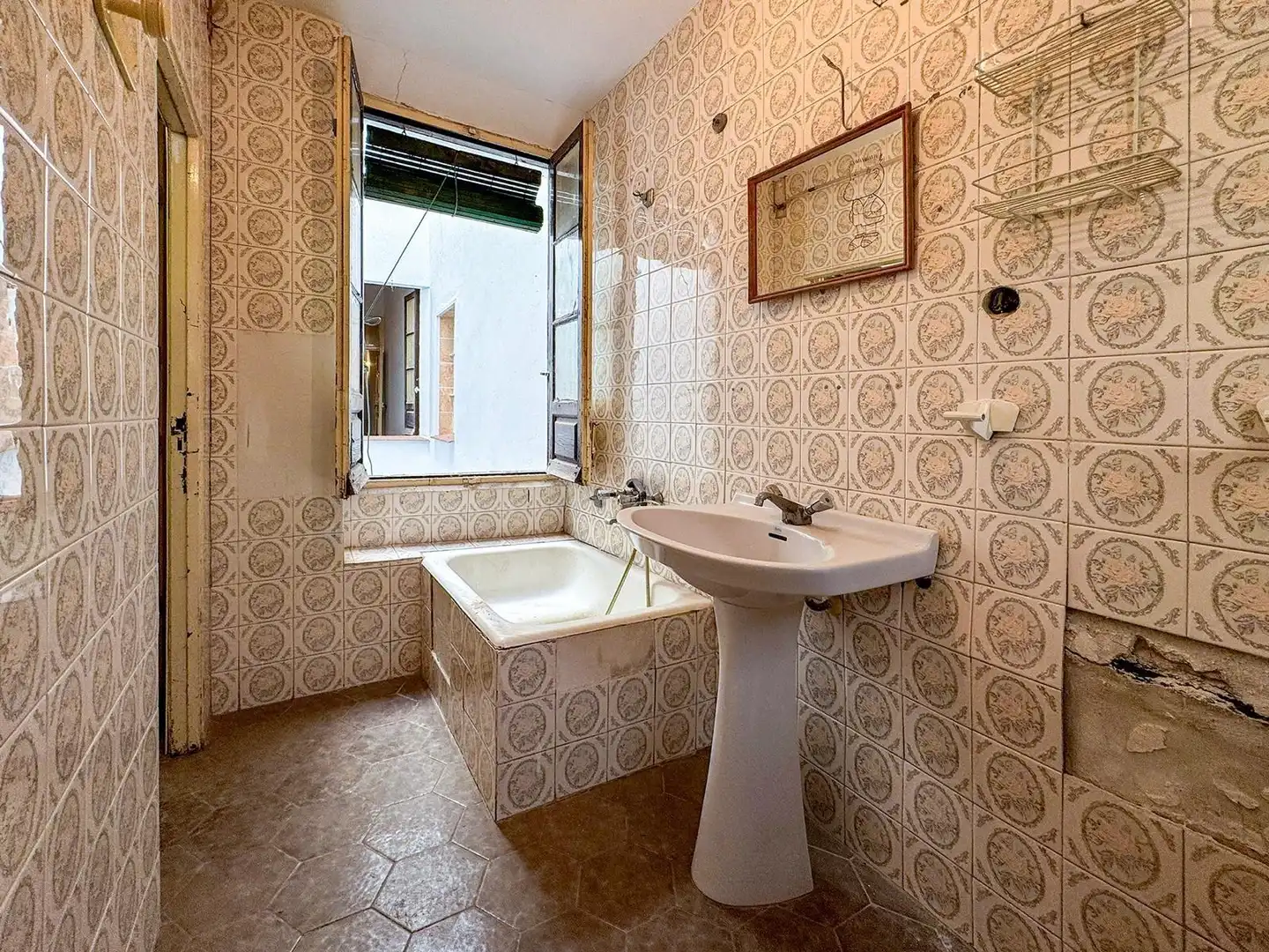 Bathroom of Flat for sale in Casco Antiguo