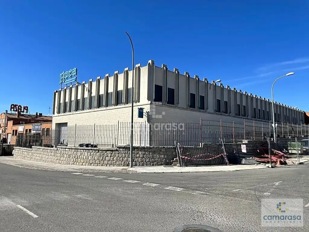 Industrial buildings for rent in Calle Río Órbigo, 9, Hervencias Altas - El Pinar