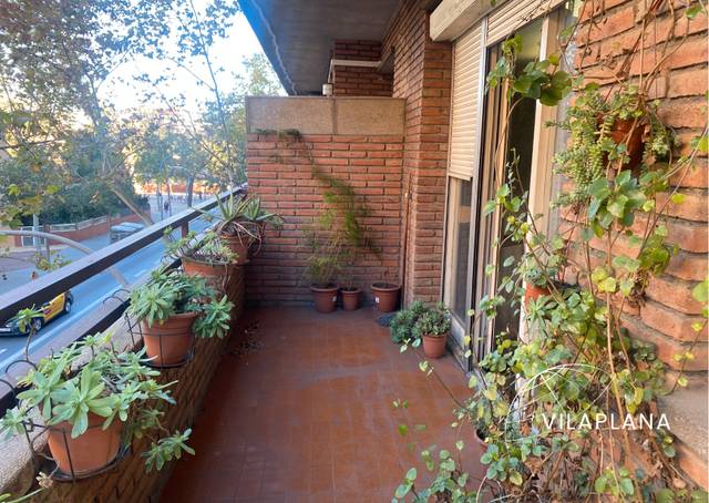 Piso en Venta en Carrer de Sant Antoni Maria Claret en El Camp de l'Arpa del Clot