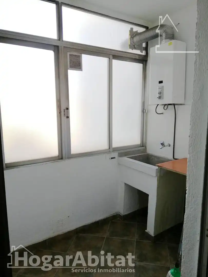 Badezimmer von Wohnung zum Verkauf in Castellón de la Plana / Castelló de la Plana mit Balkon
