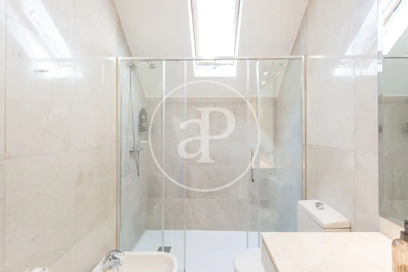 Bathroom of Duplexes for sale in Madrid  with Air Conditioner, Heating and Storage room