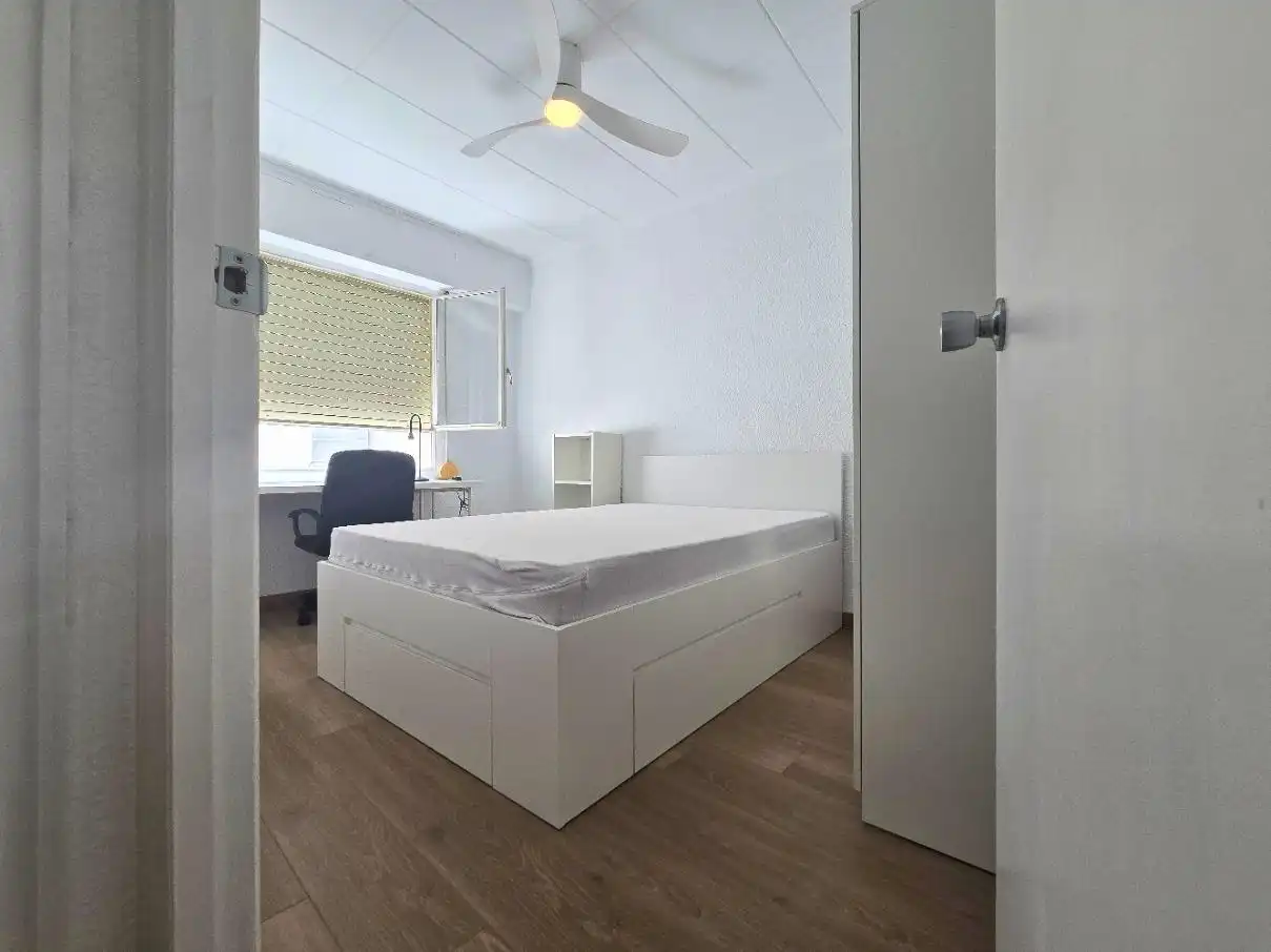 Habitación de Piso de alquiler en Elche / Elx con Amueblado y Balcón