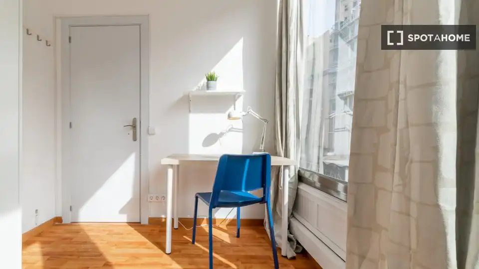 Terraza de Piso para compartir en Barcelona con Aire acondicionado, Calefacción y Amueblado