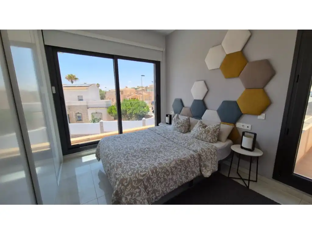 Casa amb jardí en venda a Calle Gabriela Mistral, imagen 30