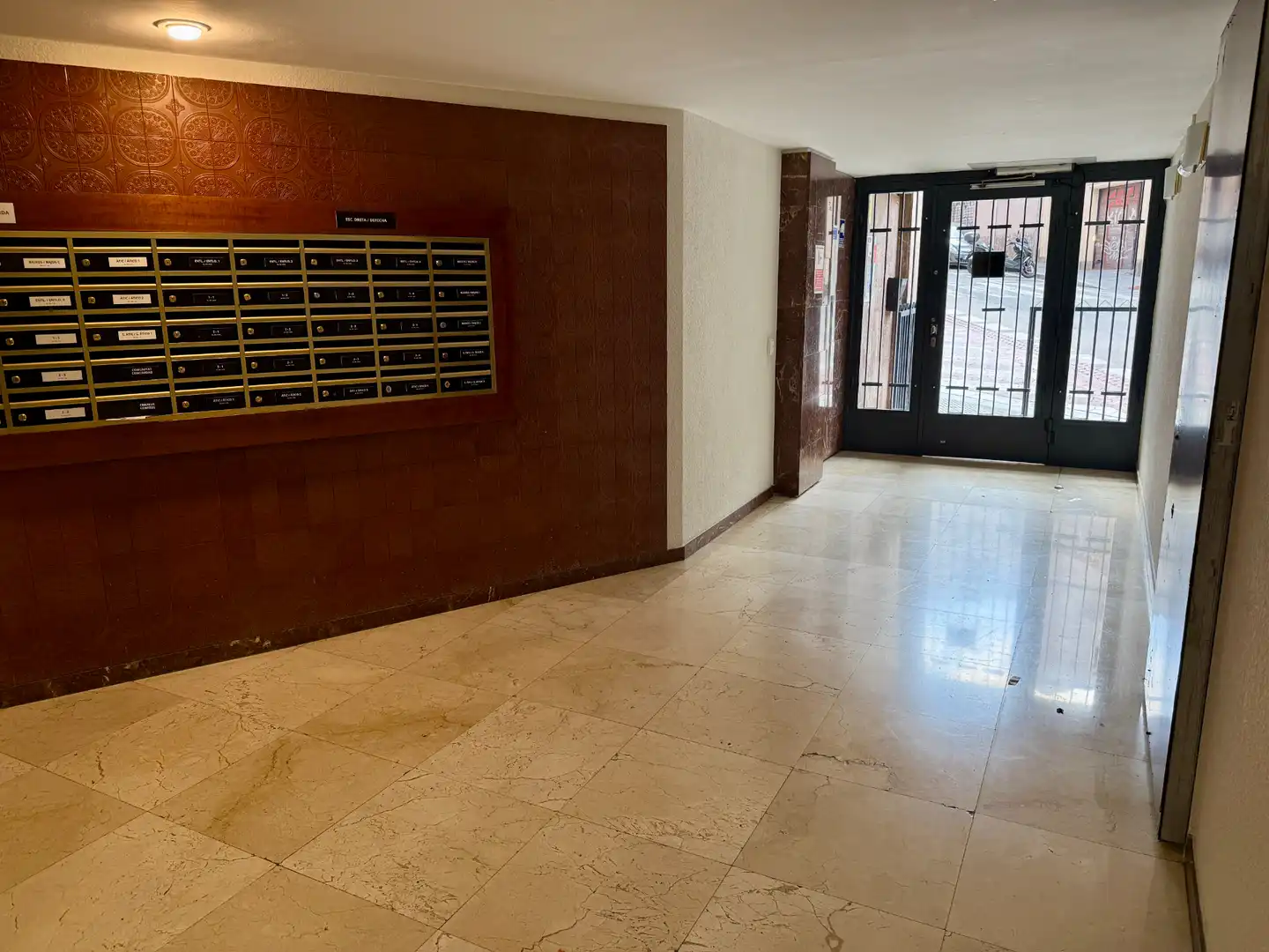 Wohnung zum Verkauf in Barcelona mit Parkett und Alarm
