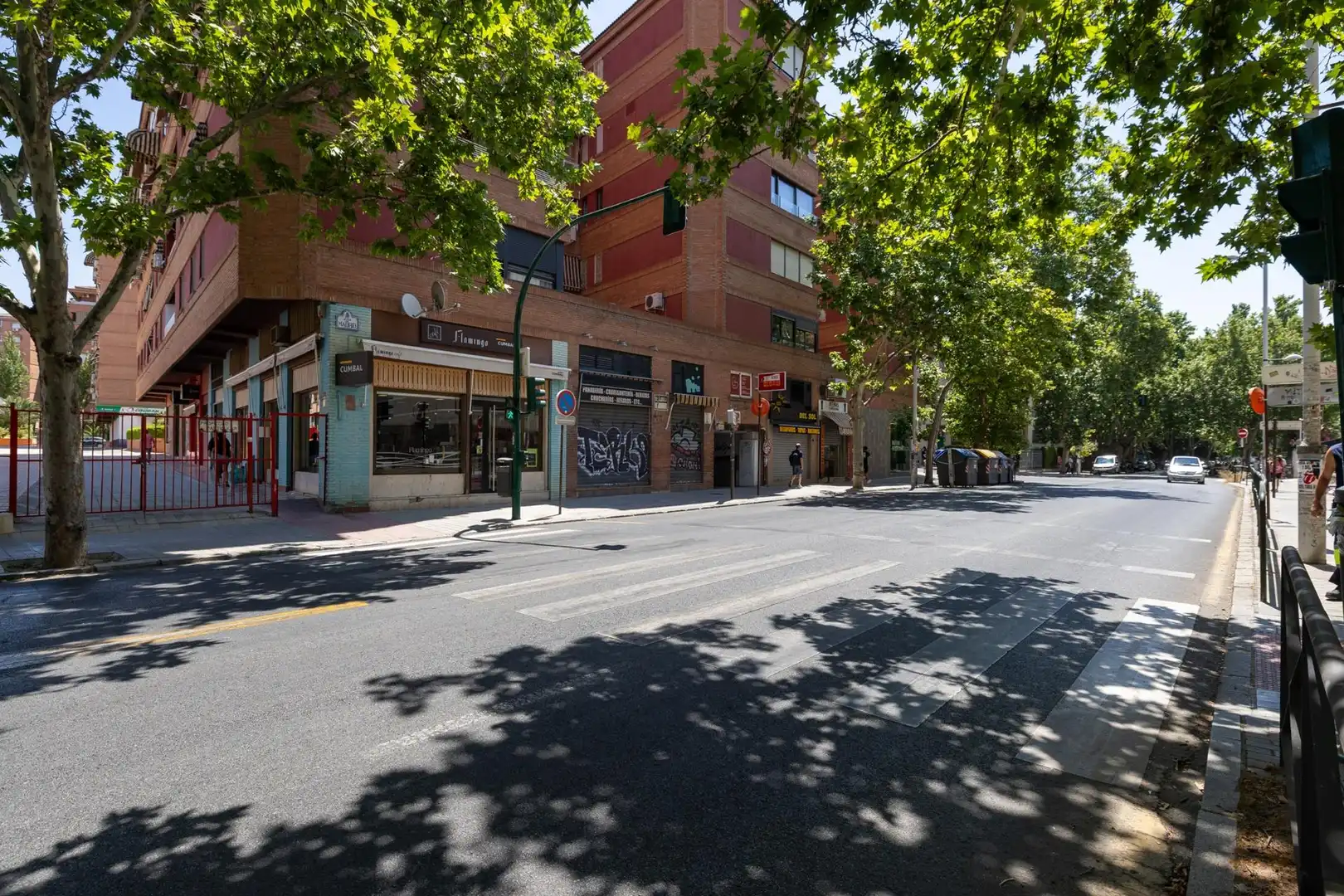 Vista exterior de Local en venda en Granada