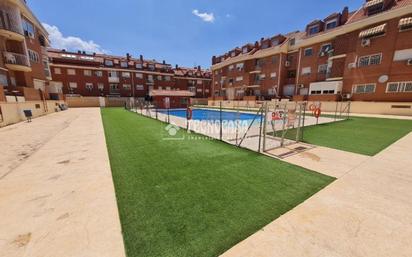 Swimming pool of Flat for sale in Velilla de San Antonio