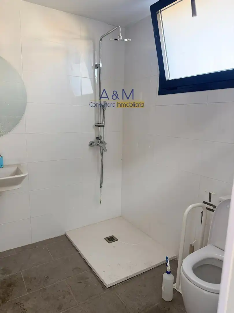 Badezimmer von Fabrikhallen zur Miete in Valladolid