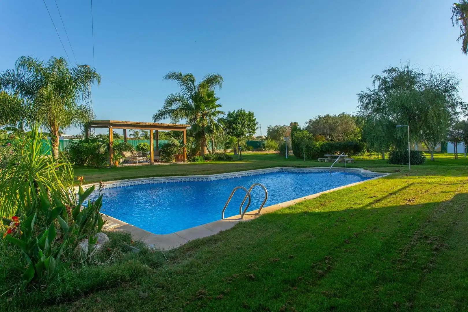 Chalet con piscina en venta en Caballero Bonald - San José Obrero - Guadalcacín