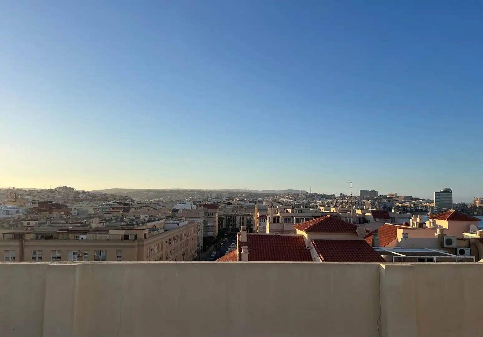 Vista exterior de Àtic en venda en Melilla amb Aire condicionat, Terrassa i Traster