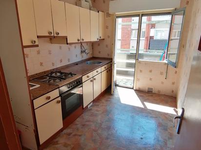 Cuina de Pis en venda en Gijón  amb Balcó