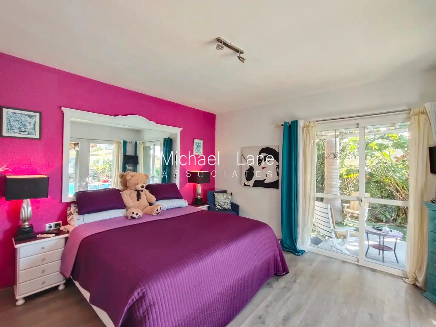 Dormitori de Casa o xalet en venda en Estepona amb Jardí privat, Terrassa i Piscina
