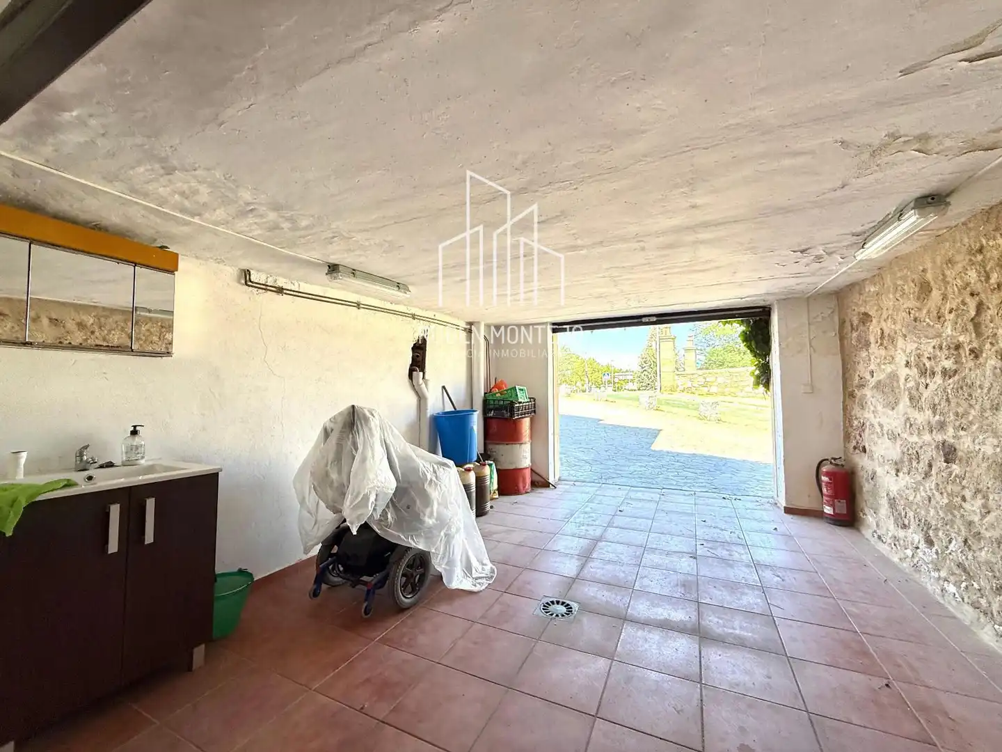 Außenansicht von Einfamilien-Reihenhaus zur Miete in Salamanca mit Heizung, Terrasse und Abstellraum