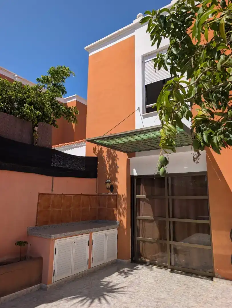 Vista exterior de Dúplex en venta en Los Abrigos
