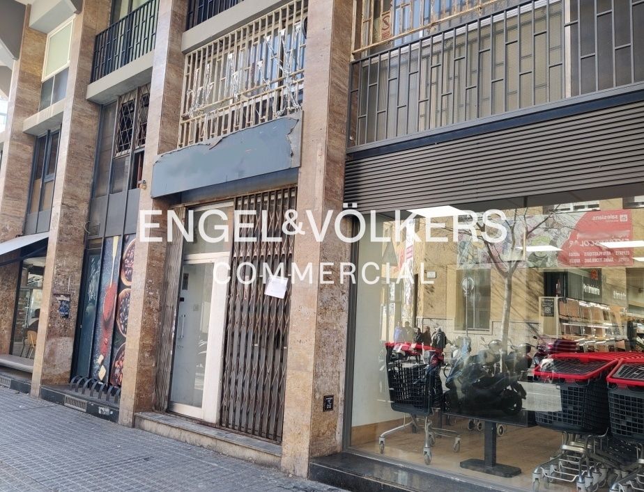 Vista exterior de Local en venta en  Barcelona Capital