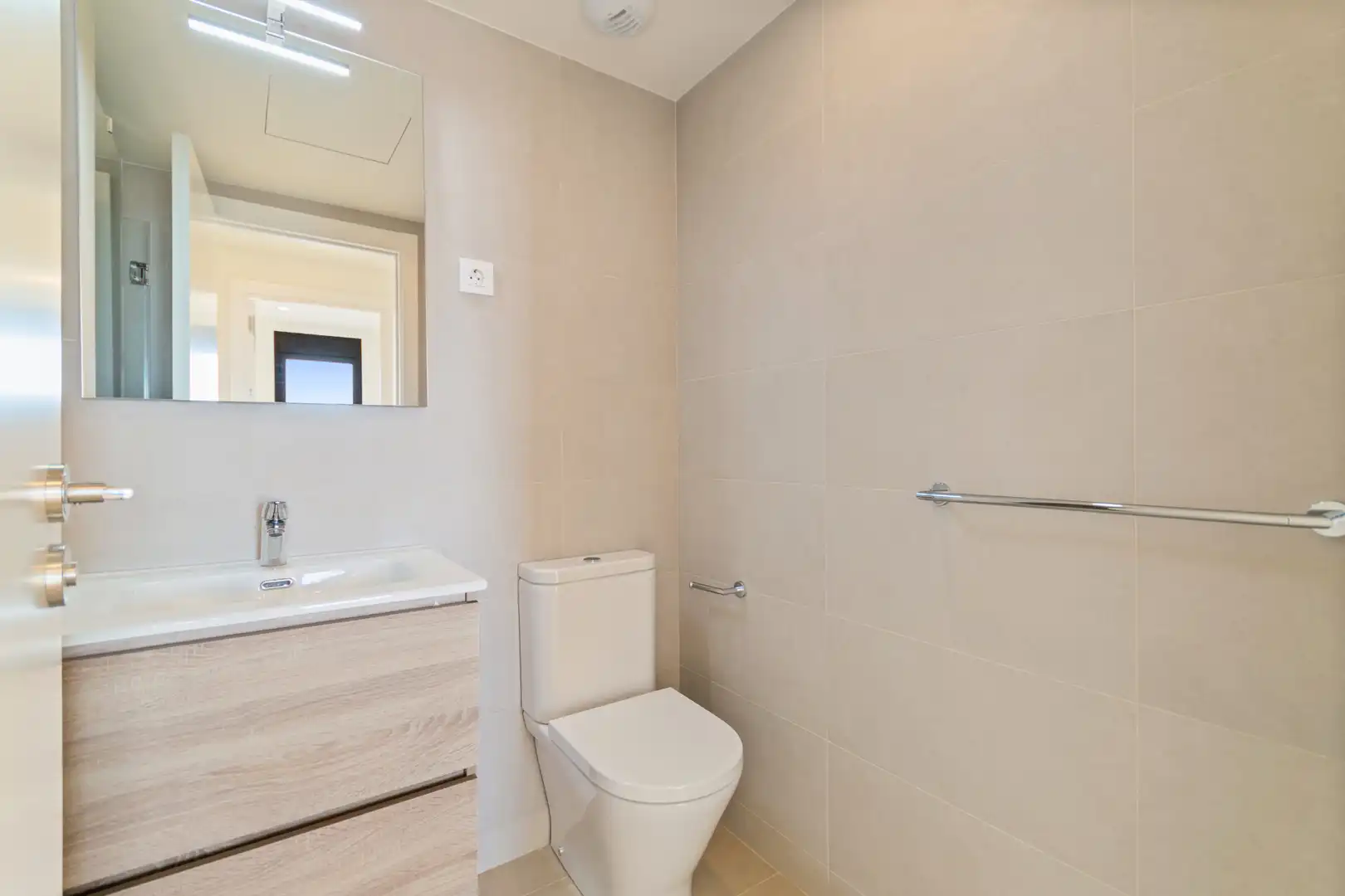 Baño de Piso de alquiler en Esplugues de Llobregat con Aire acondicionado, Calefacción y Terraza