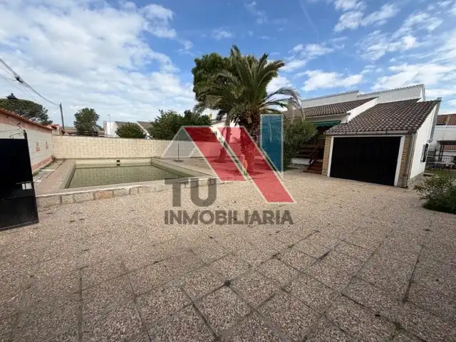Vista exterior de Casa o xalet en venda en Villamiel de Toledo amb Aire condicionat, Terrassa i Piscina