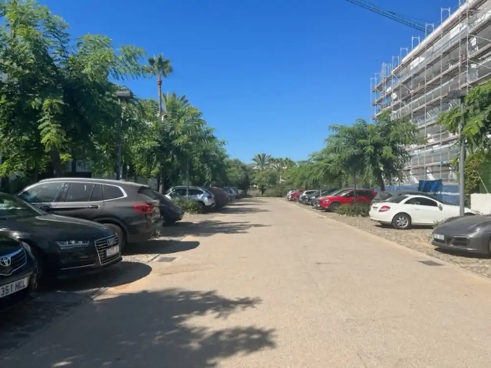 Parking de Apartamento de alquiler en Estepona con Aire acondicionado, Terraza y Piscina