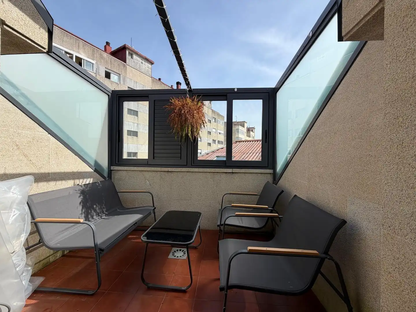 Terraza de Ático en venta en Vigo  con Calefacción, Parquet y Terraza