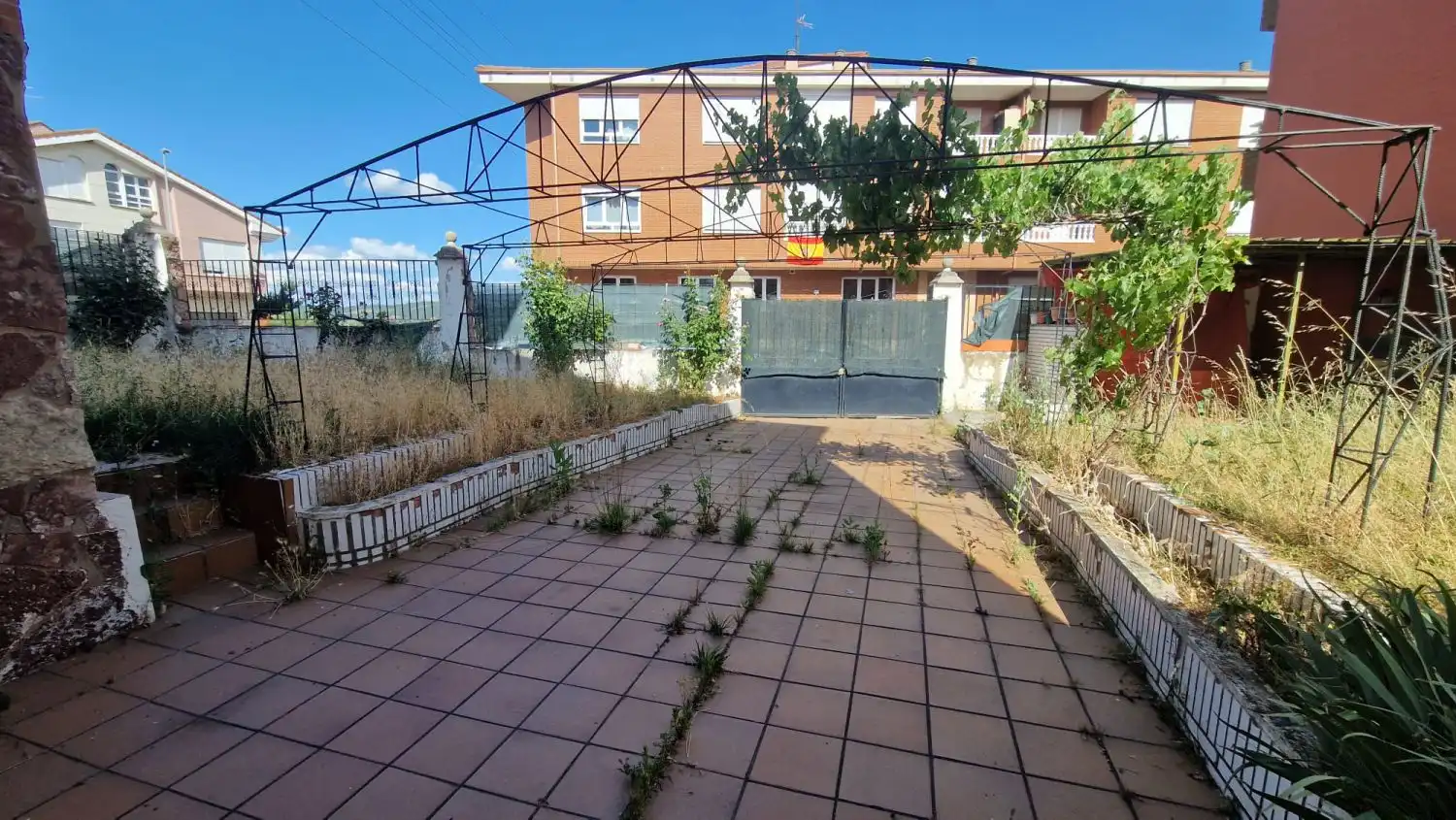 Vista exterior de Casa o chalet en venta en Villaquilambre con Calefacción, Terraza y Trastero