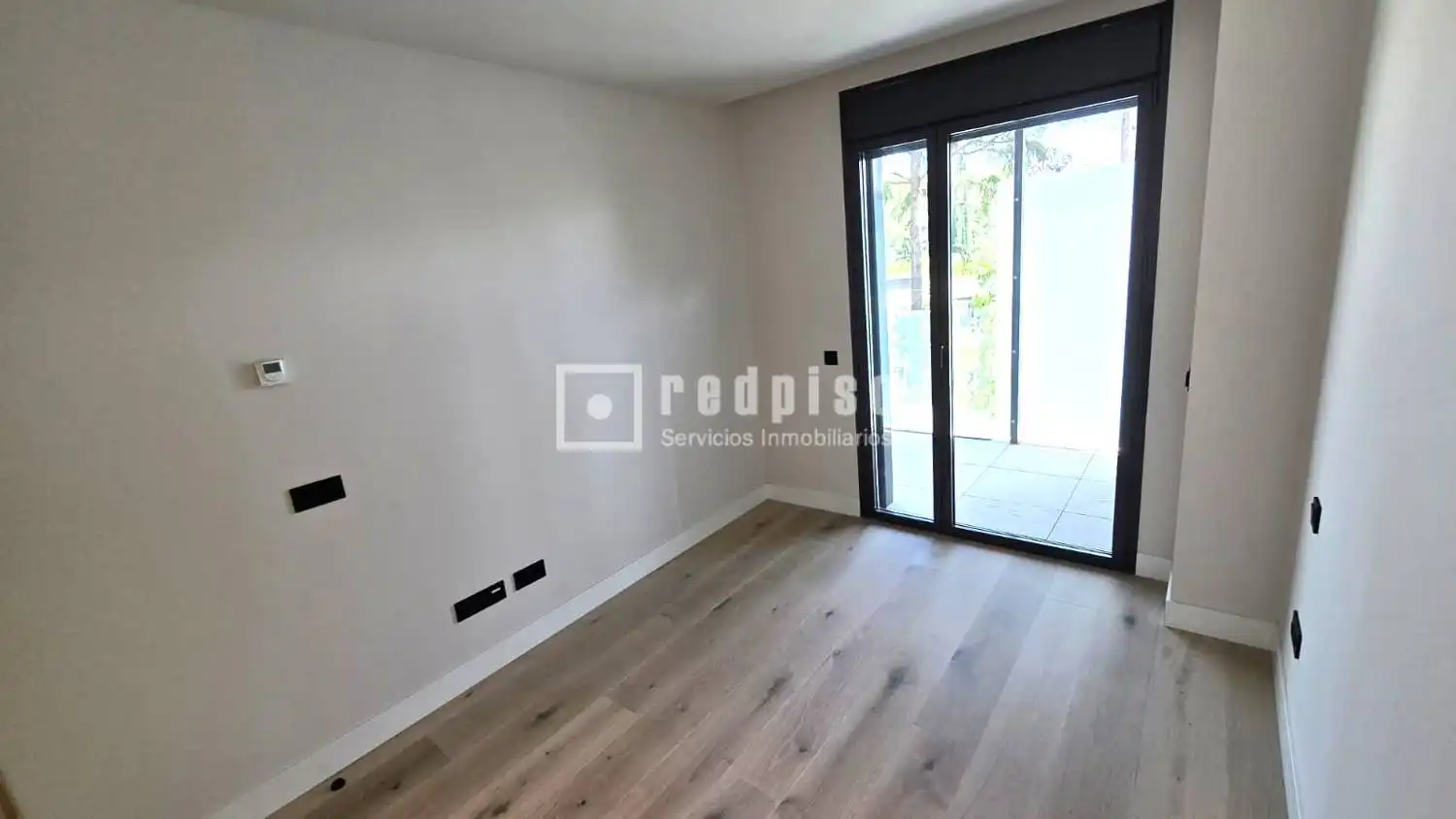 Schlafzimmer von Wohnung zur Miete in Madrid mit Privatgarten, Terrasse und Abstellraum
