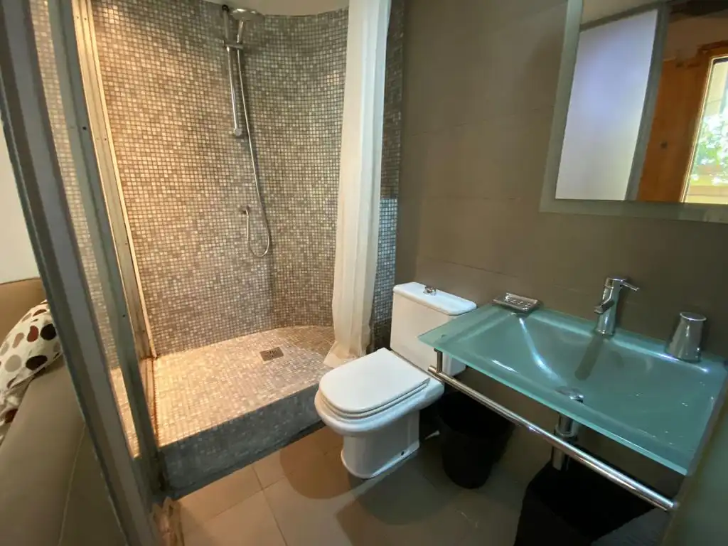 Bathroom of Study for rent in Barcelona  with Air Conditioner, Heating and Parquet flooring
