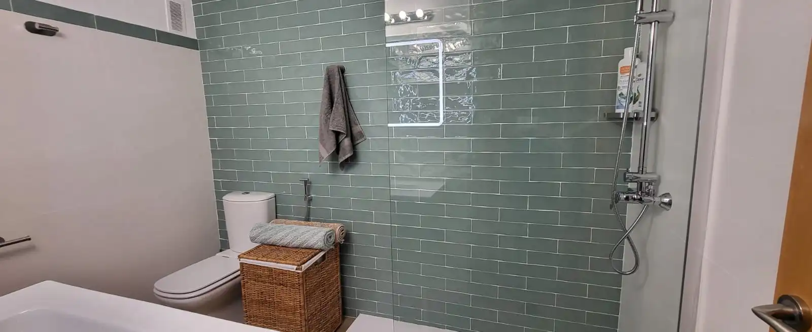 Bathroom of Flat for rent in Torremolinos  with Air Conditioner, Heating and Parquet flooring