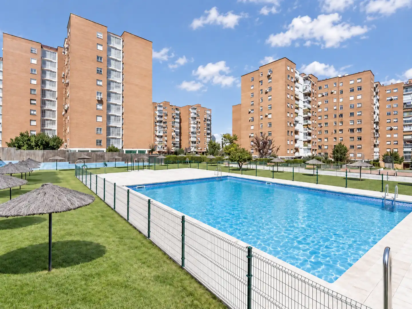 Swimming pool of Flat for sale in Centro