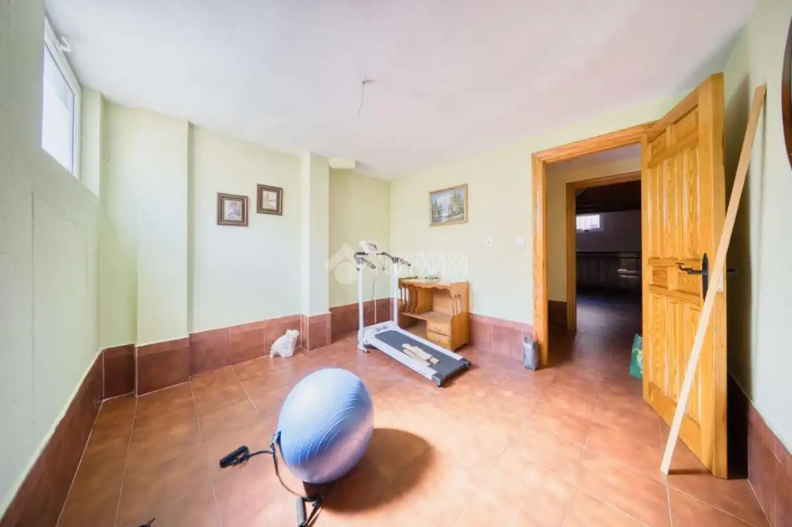 Casa adosada en venda en Laguna de Duero amb Calefacció, Parquet i Balcó