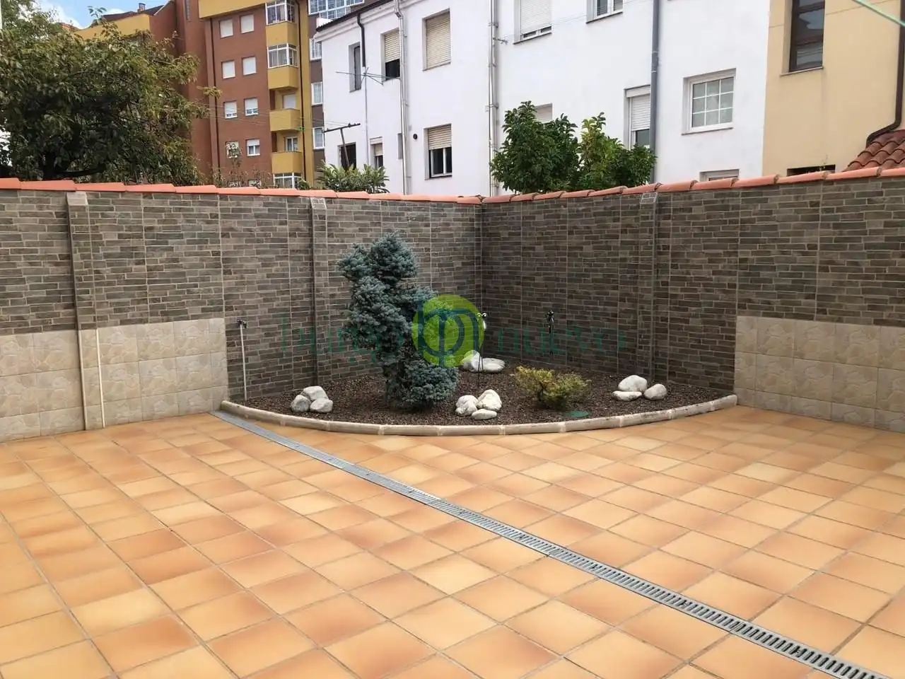 Terrassa de Casa o xalet en venda en León Capital  amb Calefacció i Parquet