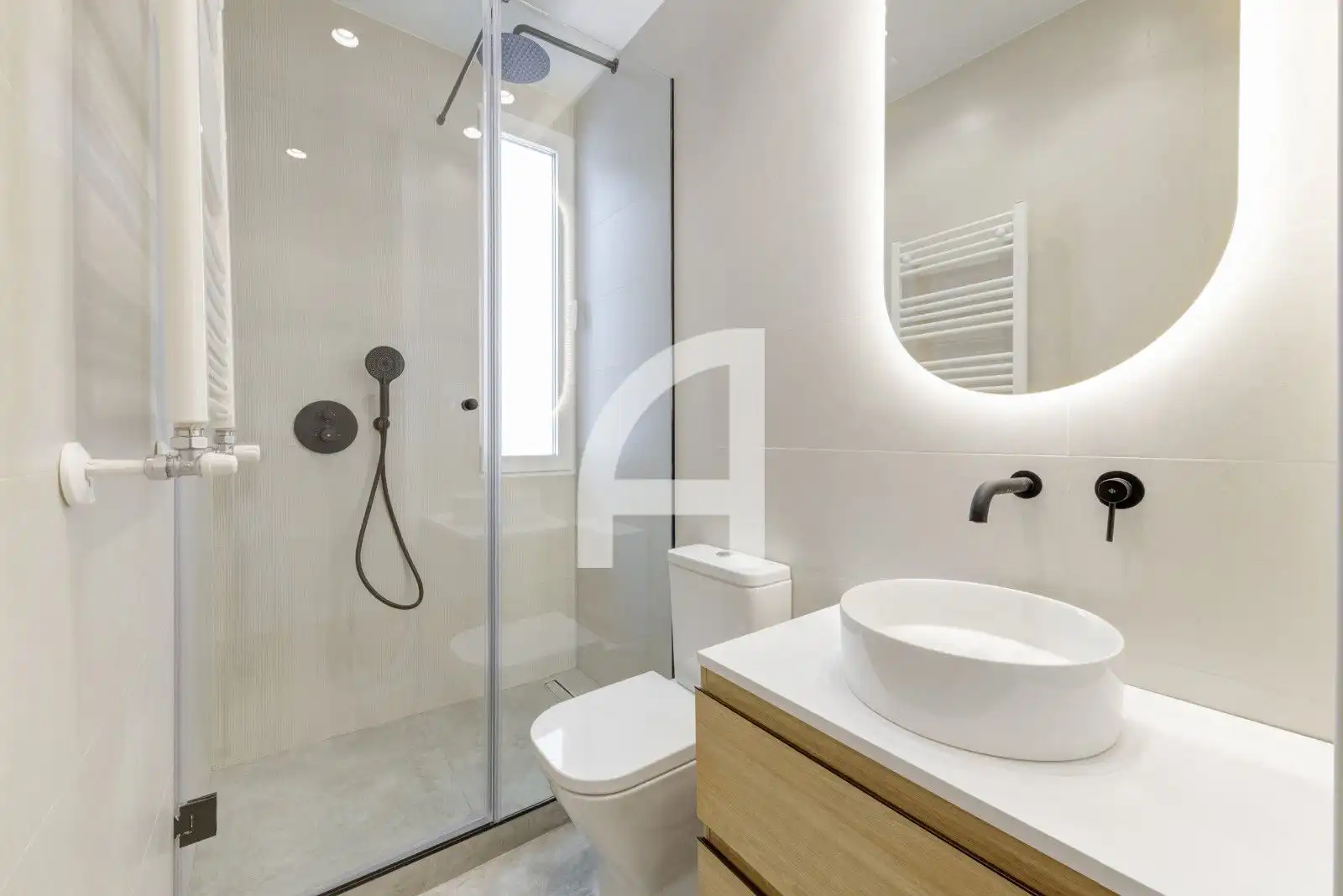 Badezimmer von Wohnung zum Verkauf in Madrid mit Klimaanlage, Heizung und Terrasse