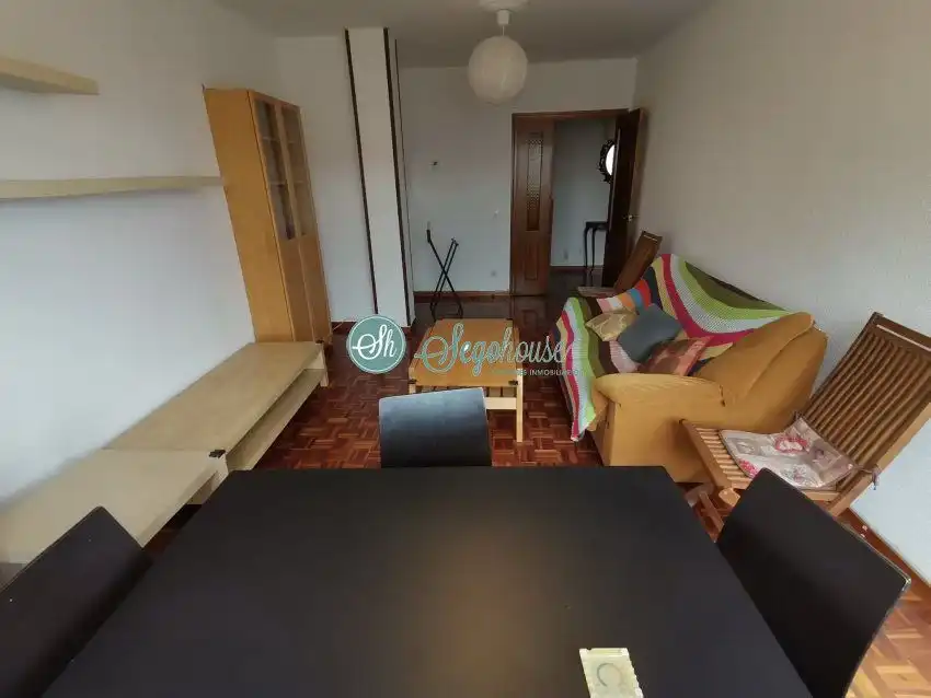Sala de estar de Piso en venta en Segovia con Calefacción, Parquet y Terraza