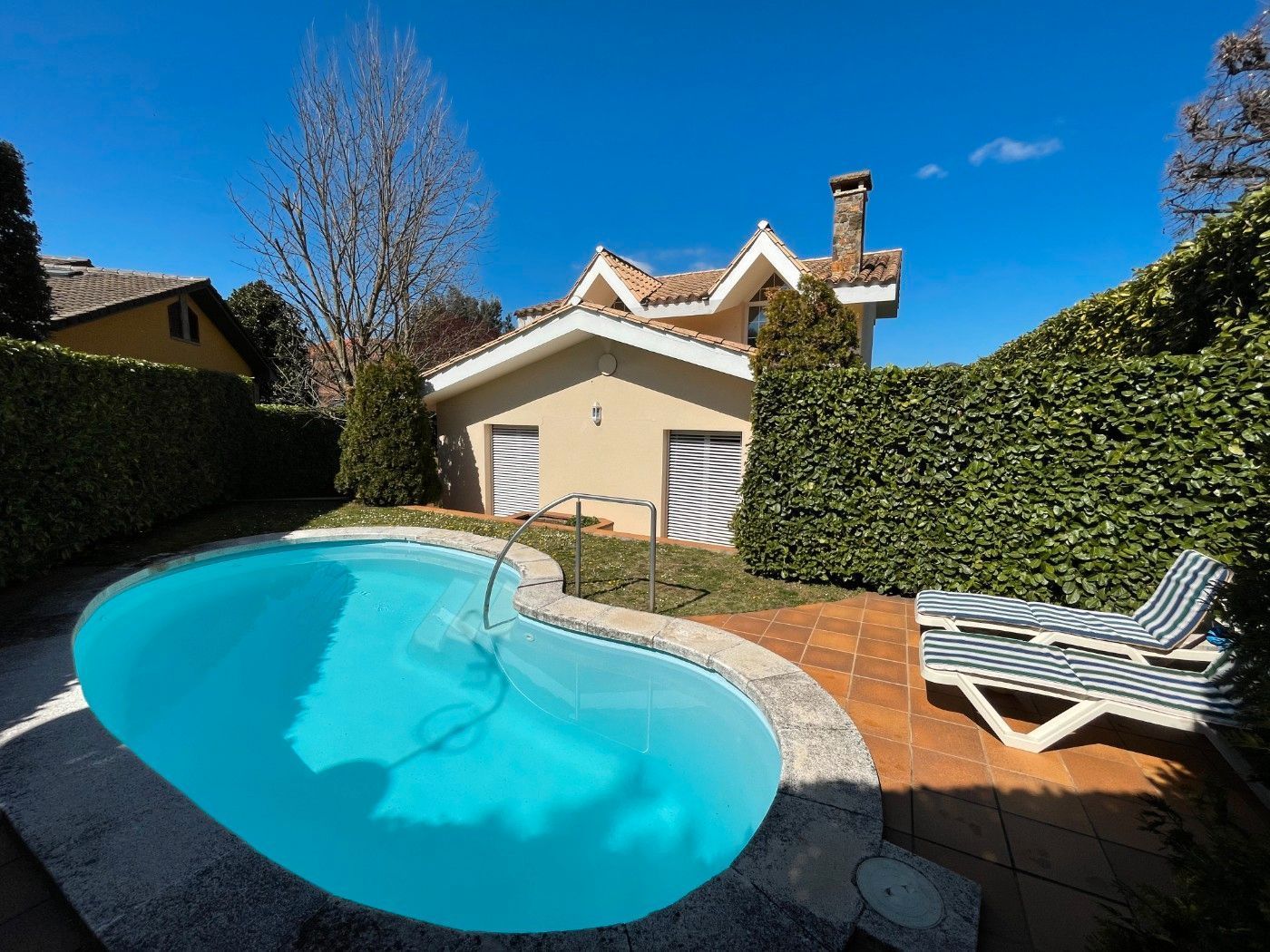 Exterior view of House or chalet for sale in Olot  with Air Conditioner, Storage room and Swimming Pool