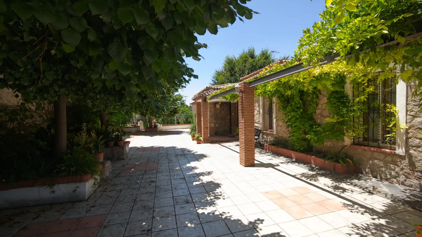 Casa o xalet en venda en La Zubia amb Aire condicionat, Jardí privat i Traster
