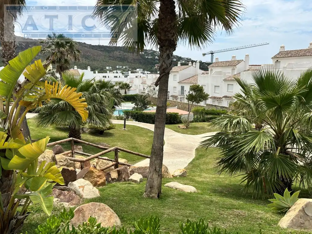 Vista exterior de Casa adosada en venda en Zahara de los Atunes amb Aire condicionat i Moblat