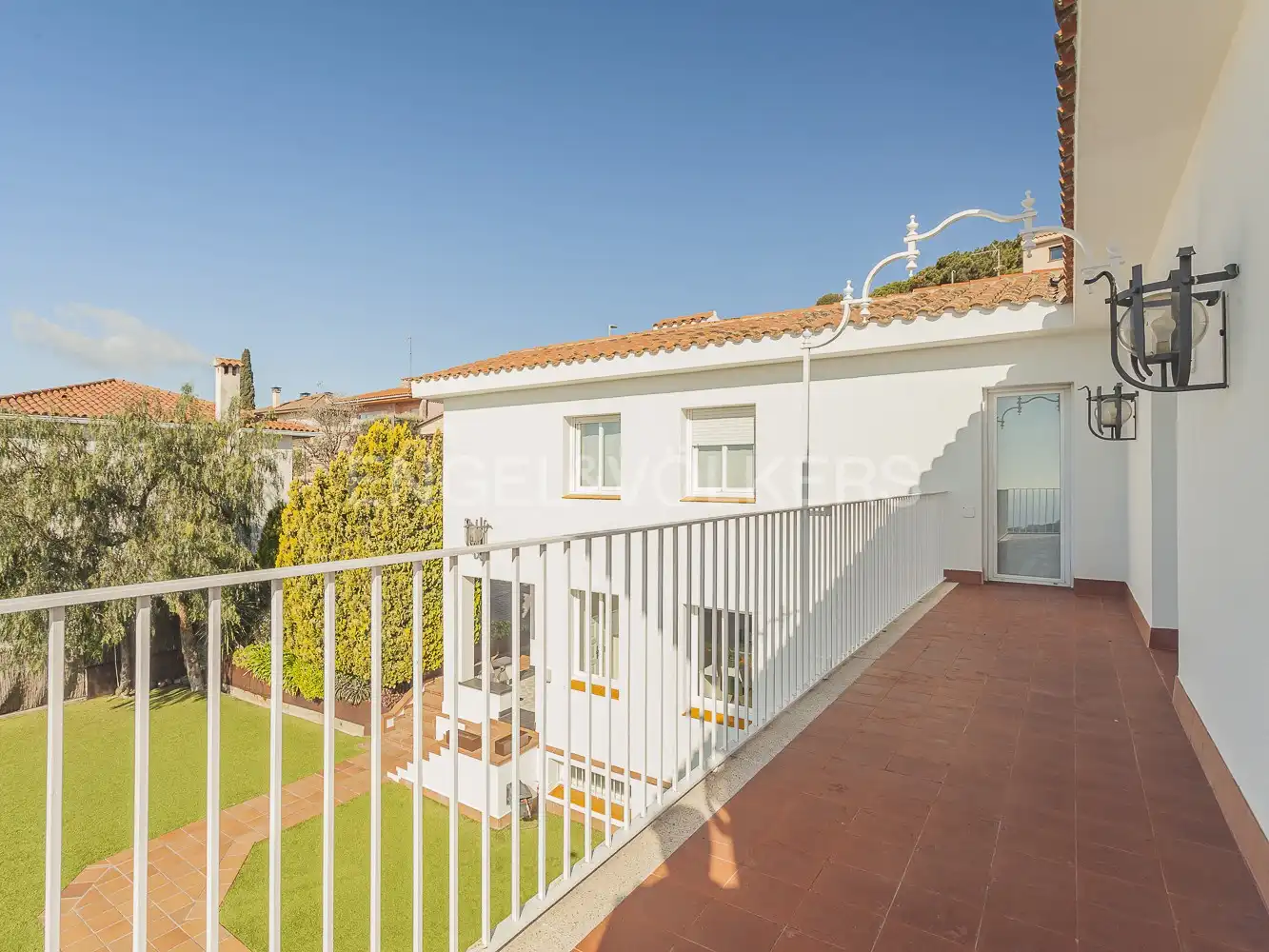 Vista exterior de Casa o xalet en venda en Mataró amb Aire condicionat, Calefacció i Jardí privat