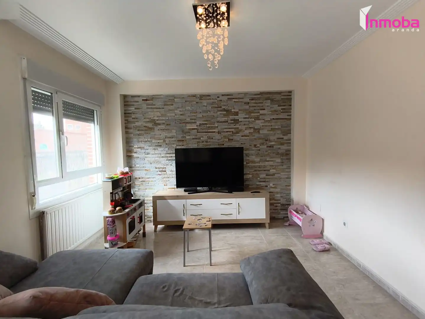 Sala de estar de Casa adosada en venta en Aranda de Duero con Calefacción y Jardín privado
