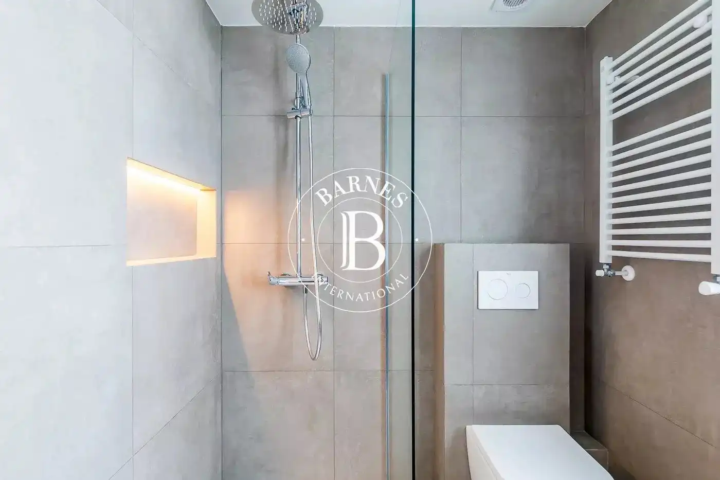 Bathroom of Flat for sale in Madrid  with Air Conditioner, Heating and Furnished