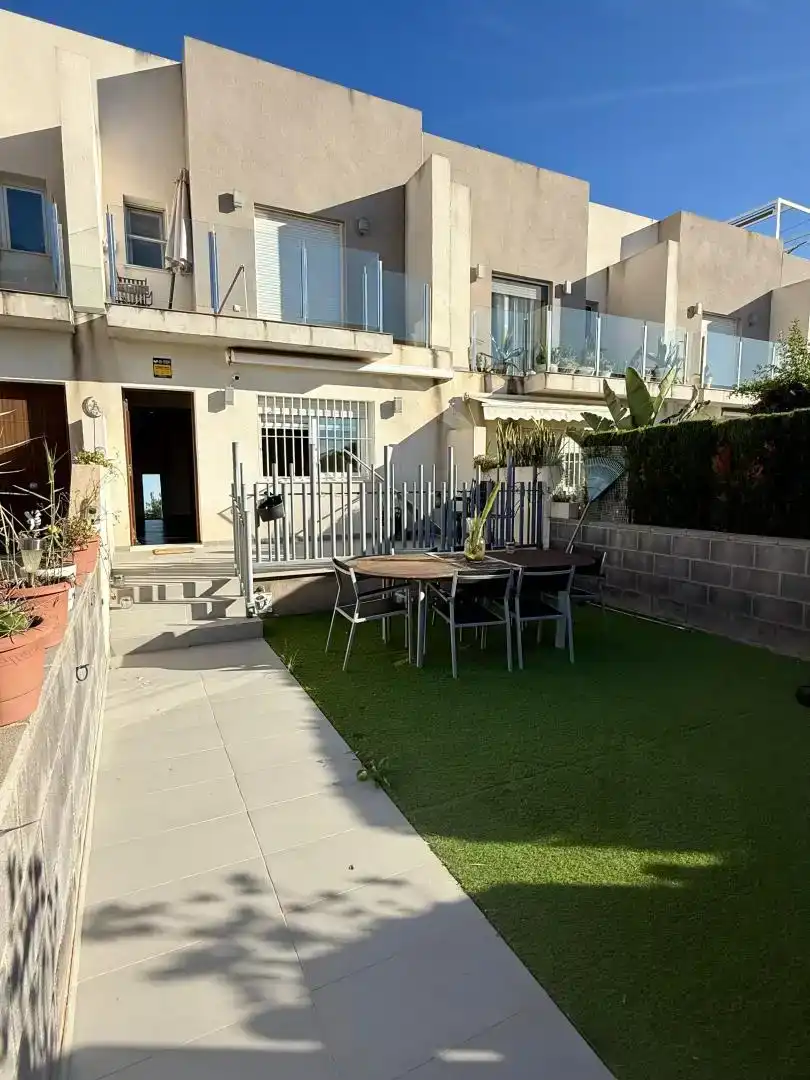 Terrassa de Casa o xalet en venda en Torrevieja amb Aire condicionat, Piscina i Balcó