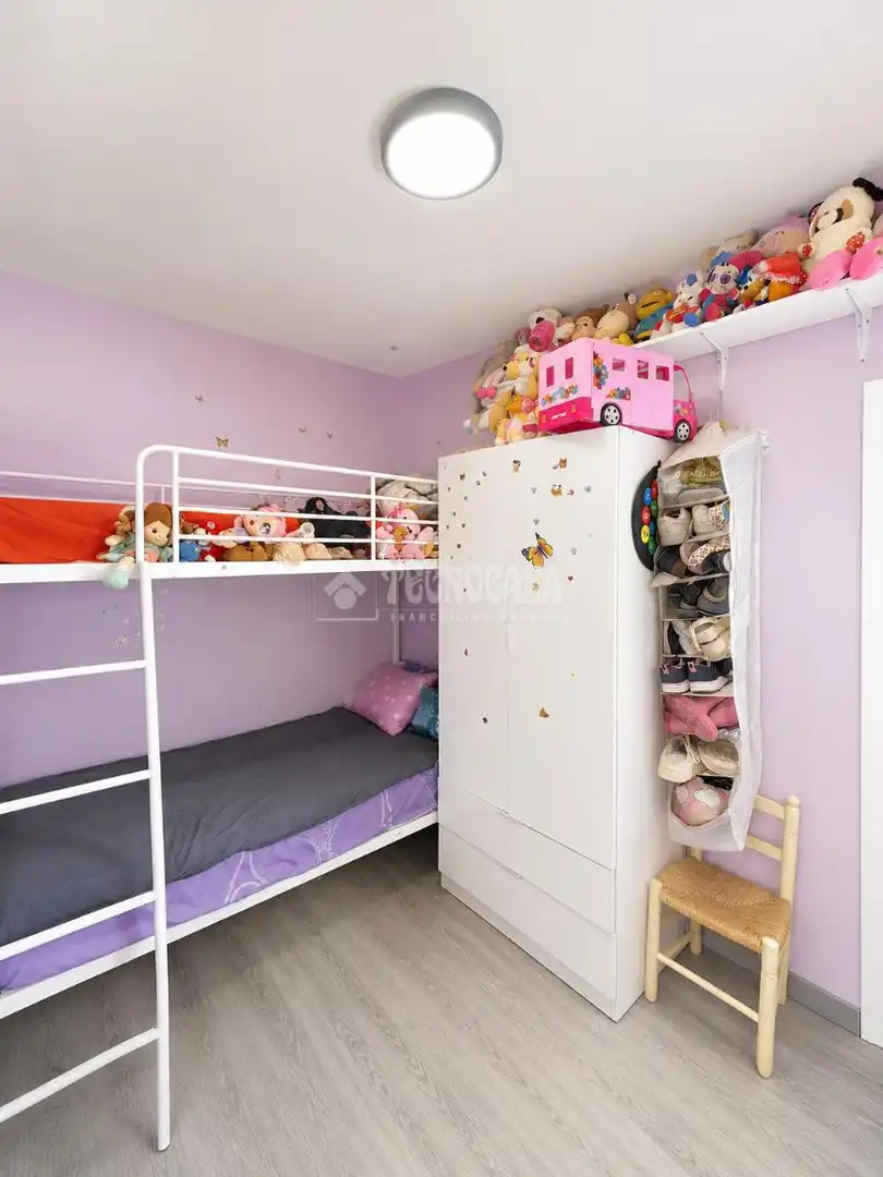 Habitación de Piso en venta en Madrid con Balcón