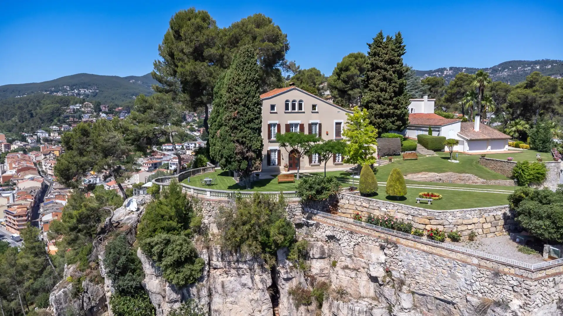 Vista exterior de Finca rústica en venda en Corbera de Llobregat amb Aire condicionat, Calefacció i Terrassa
