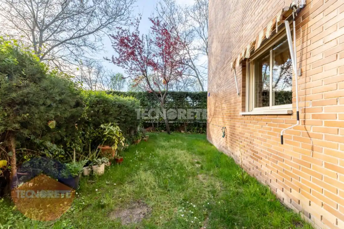Jardín de Piso en venta en Majadahonda con Aire acondicionado y Piscina comunitaria