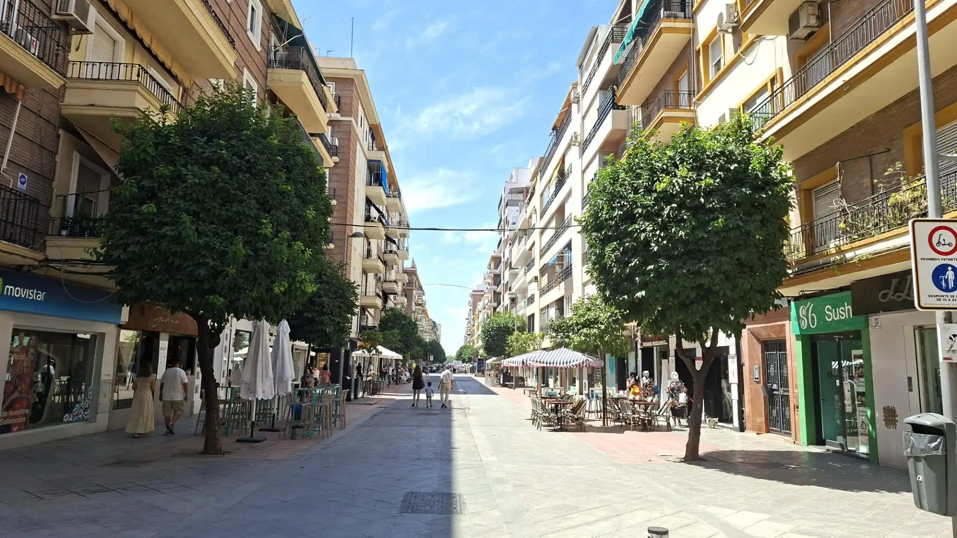Vista exterior de Àtic en venda en Sevilla amb Aire condicionat, Terrassa i Alarma